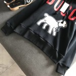 569828 Oversize sweatshirt with Gucci lamb