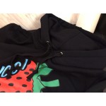 Gucci Sweatshirt with Gucci Strawberry print black 475374