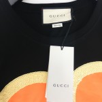 Gucci Oversize T-shirt with "Love" print 492347