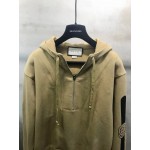 627079 Gucci logo print hooded sweatshirt camel 