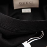 492347 Gucci Manifesto oversized T-shirt black 