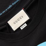 493117 Gucci Manifesto print T-shirt black