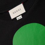 493117 Gucci Manifesto print T-shirt black/green