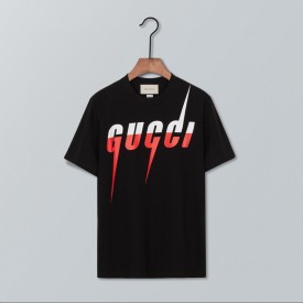 T-shirt with Gucci Blade print 565806 xiazy black