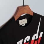 T-shirt with Gucci Blade print 565806 xiazy black