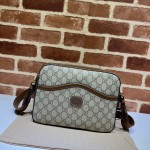 675891 Gucci Messenger bag with Interlocking G