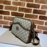 675891 Gucci Messenger bag with Interlocking G