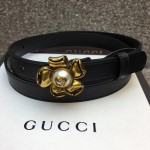 Gucci Leather belt with metal flower 431438