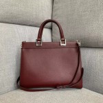 Gucci Zumi grainy leather medium top handle bag in Burgundy 