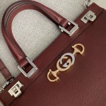 Gucci Zumi grainy leather medium top handle bag in Burgundy 