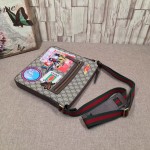 Gucci Courrier soft GG Supreme messenger 406408