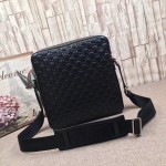 Gucci Signature leather flat messenger 473878-1000