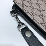 Gucci Bee print GG Supreme pouch beige 473904