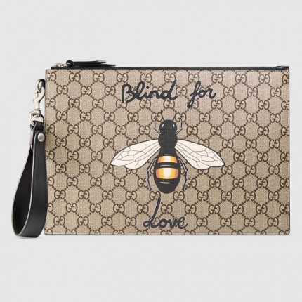 Gucci Bee print GG Supreme pouch beige 473904