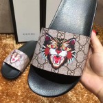 Gucci GG Supreme Angry Cat print sandal 474282