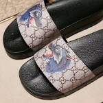 Gucci GG Supreme slide with wolf 500879