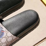 Gucci GG Supreme slide with wolf 500879