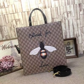 Gucci Bee print soft GG Supreme tote 450950