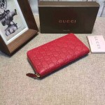 Gucci Signature zip around wallet in Red 410102