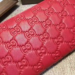 Gucci Signature zip around wallet in Red 410102